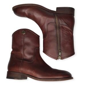 Frye Melissa Button Short Boots in Redwood Size 6.